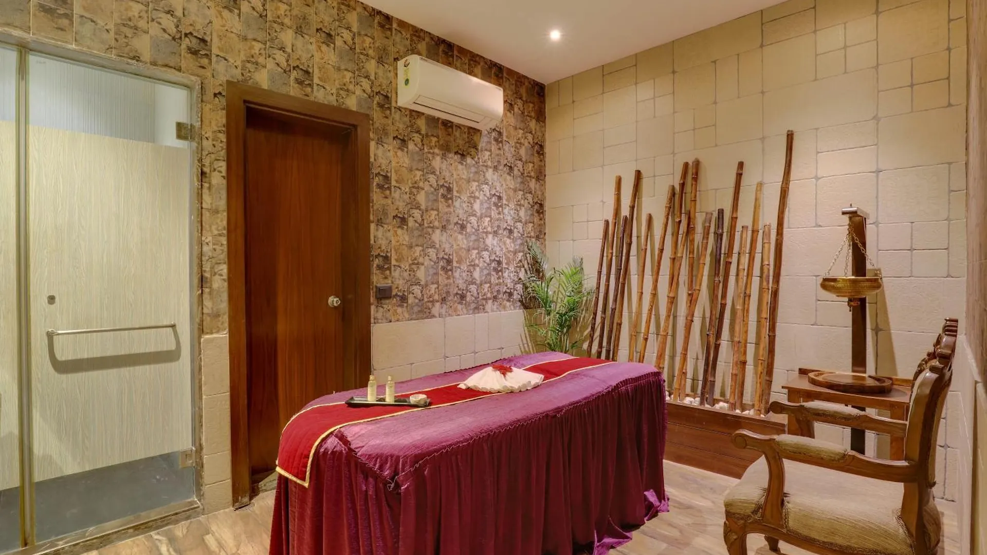 Saura Hotel, Agra - A Club Mahindra Associate 5*, Agra (Uttar Pradesh) India