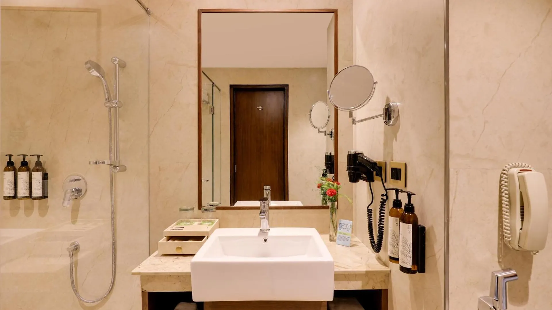 Saura Hotel, Agra - A Club Mahindra Associate 5*, Agra (Uttar Pradesh)