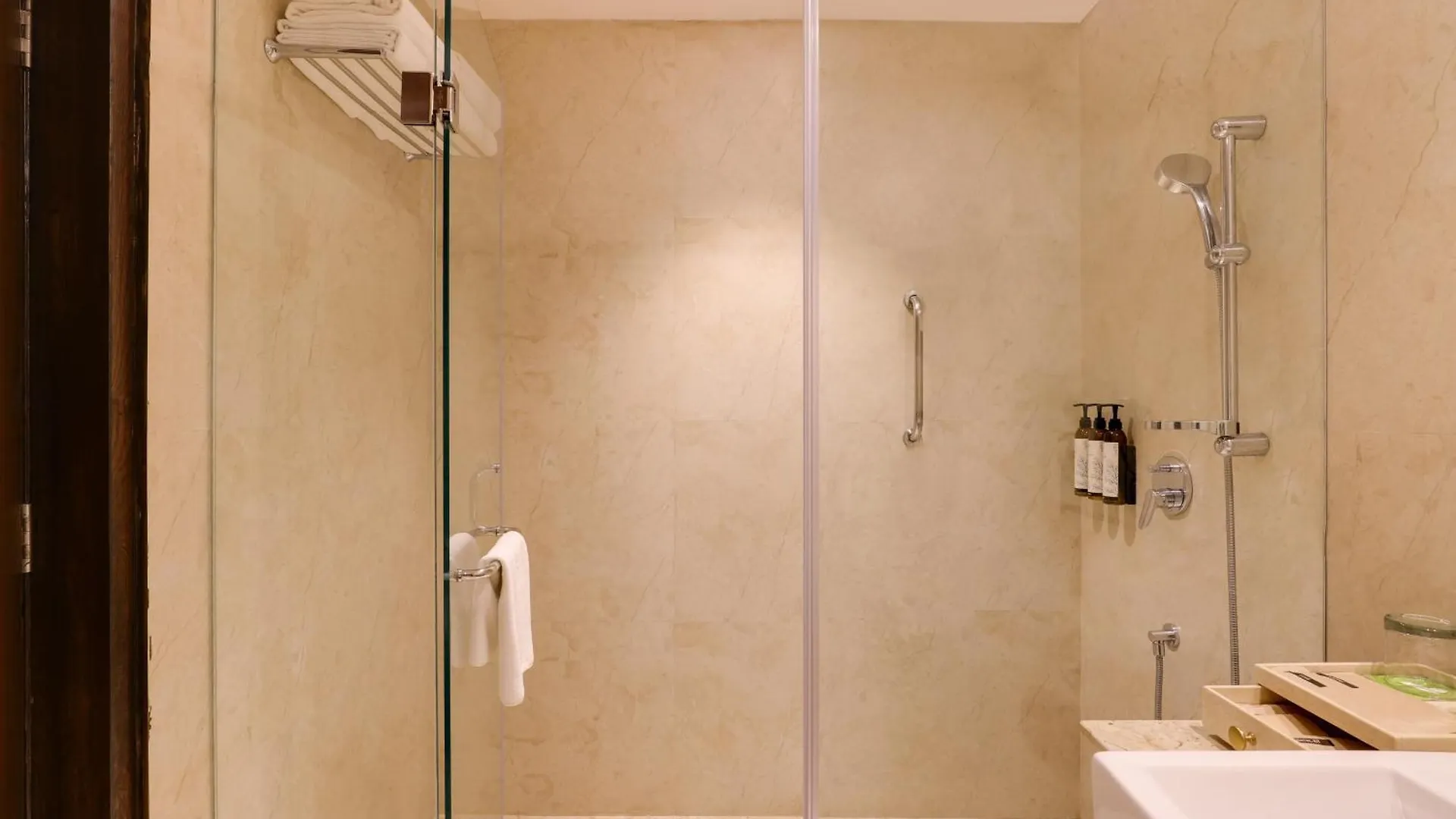 Saura Hotel, Agra - A Club Mahindra Associate 5*, Agra (Uttar Pradesh)
