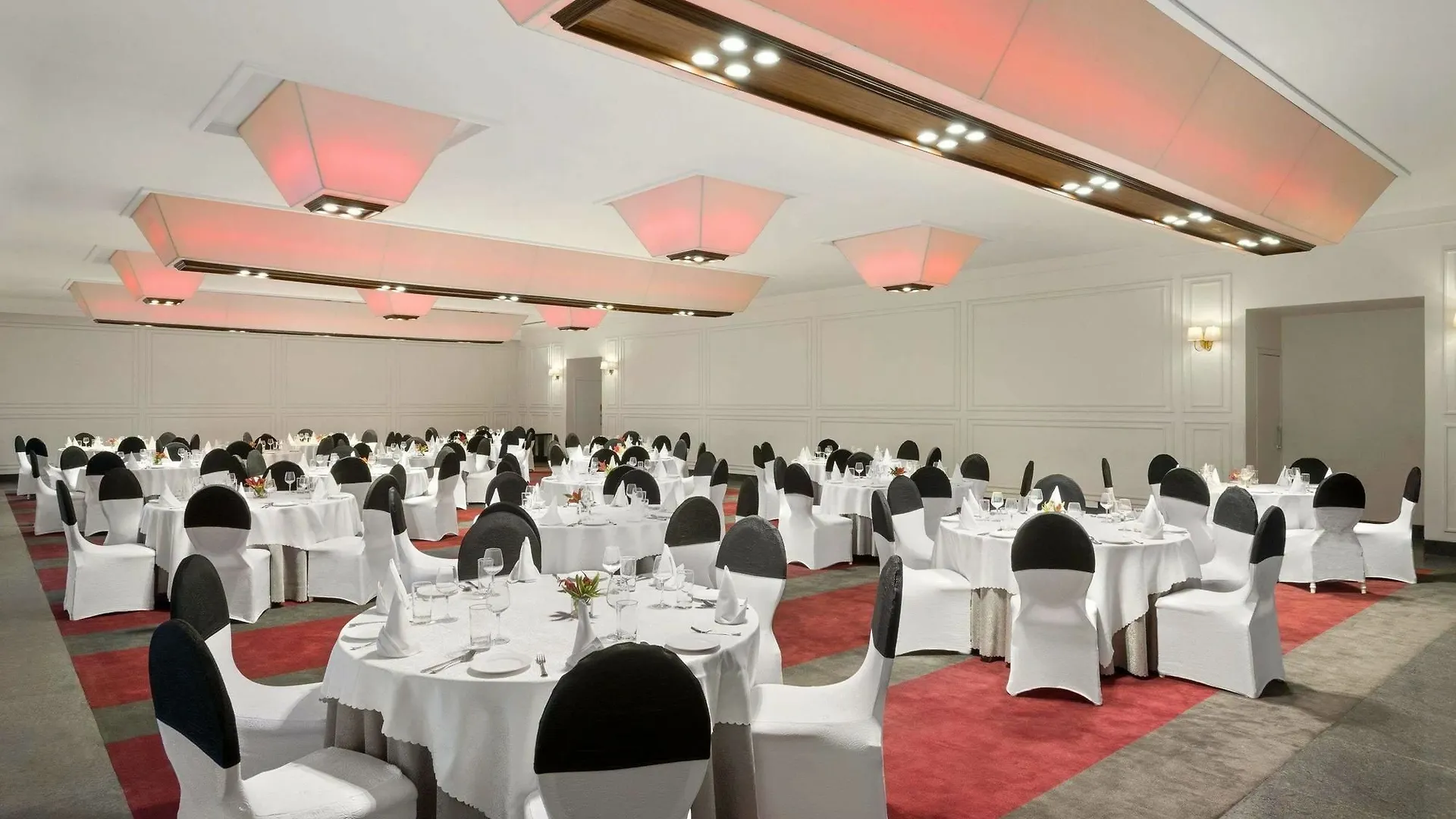 ***** Hotel Saura Hotel, Agra - A Club Mahindra Associate India